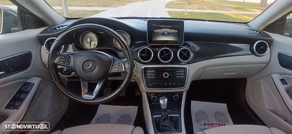 Mercedes-Benz CLA 180 d Shooting Brake - 11