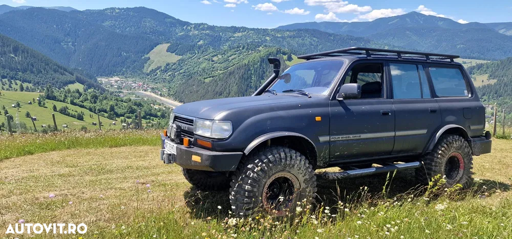 Toyota Land Cruiser - 2