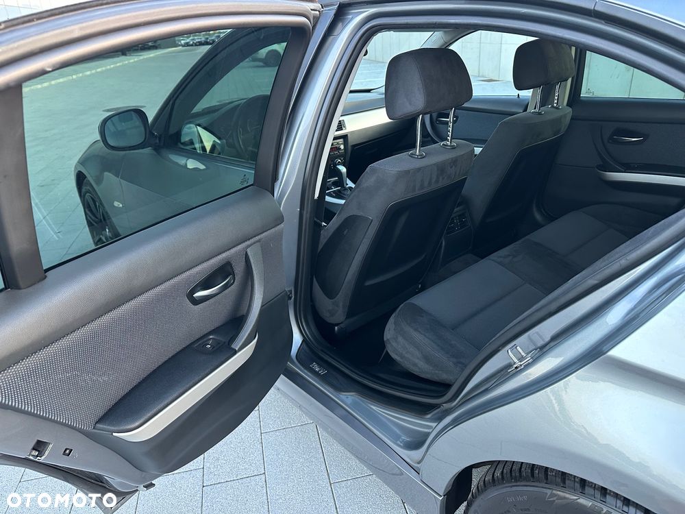 BMW Seria 3 320d DPF Edition Sport - 17