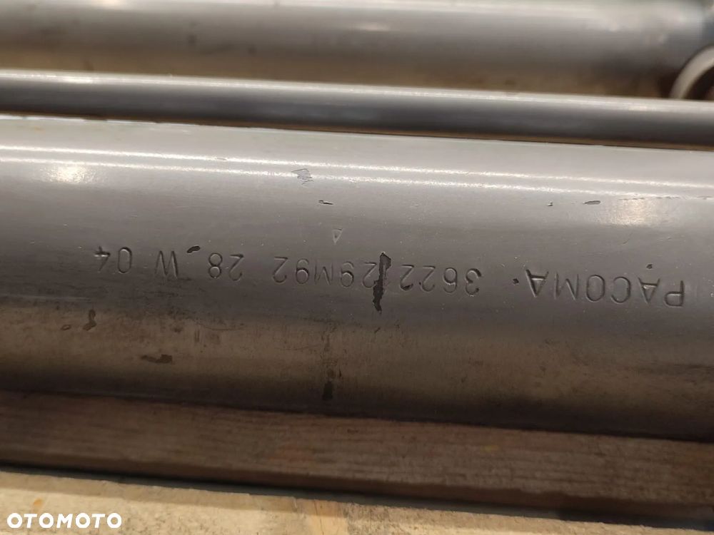 Siłownik hydrauliczny wychyłu przedniego ramienia FERMEC 860 - 10
