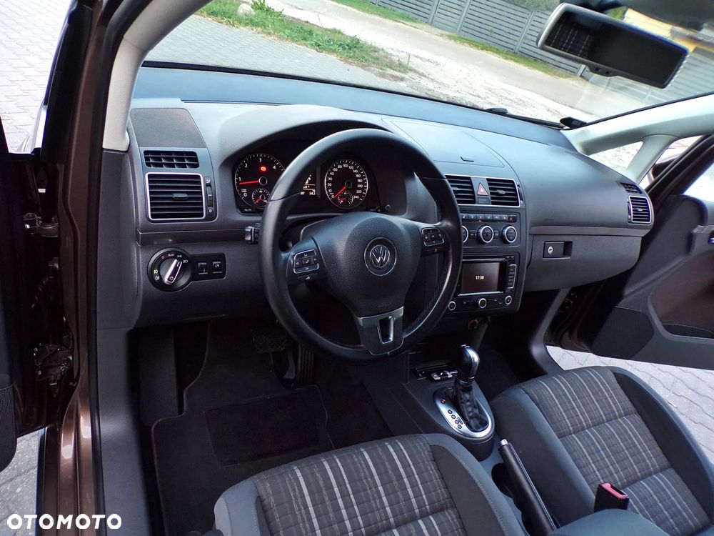 Volkswagen Touran 2.0 TDI DPF DSG Cross - 15