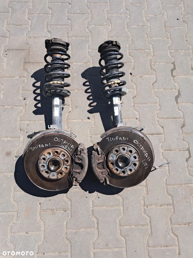 Skoda Octavia II lift zwrotnica lewa prawa Mc-pherson kopyto noga Touran I lift Passat B6 - 1