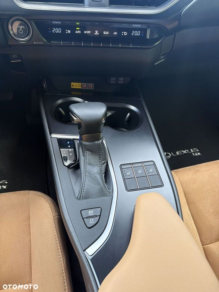 Lexus UX 250h GPF Business 2WD - 17