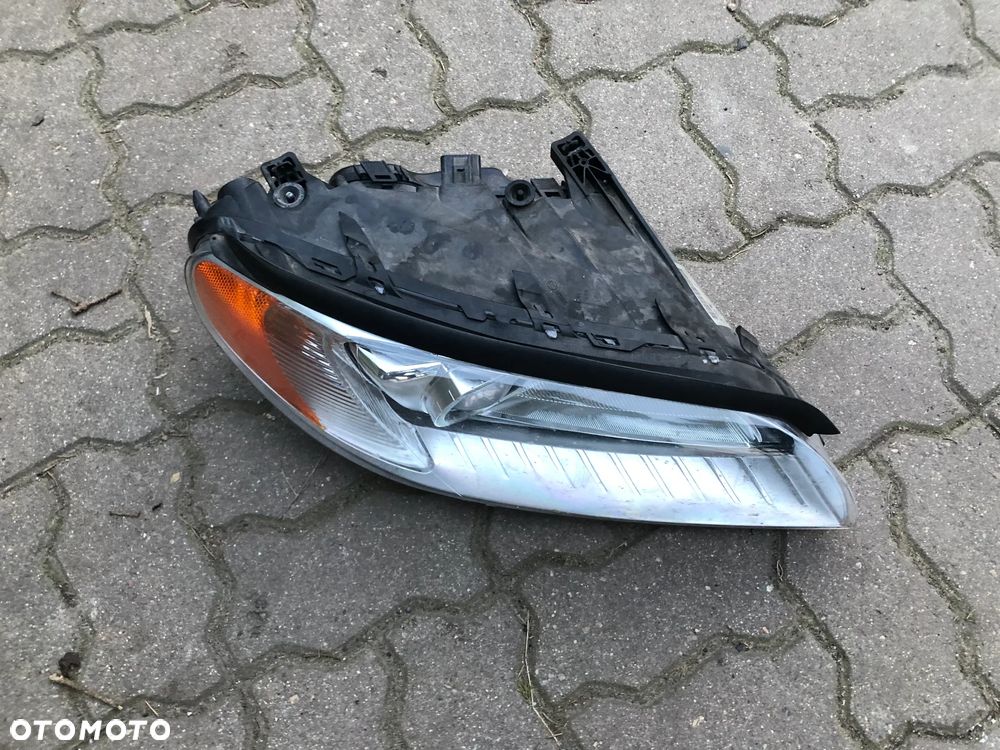 VOLVO XC70 V70 S80 XENON LAMPA PRAWY PRZÓD 31283916 - 3