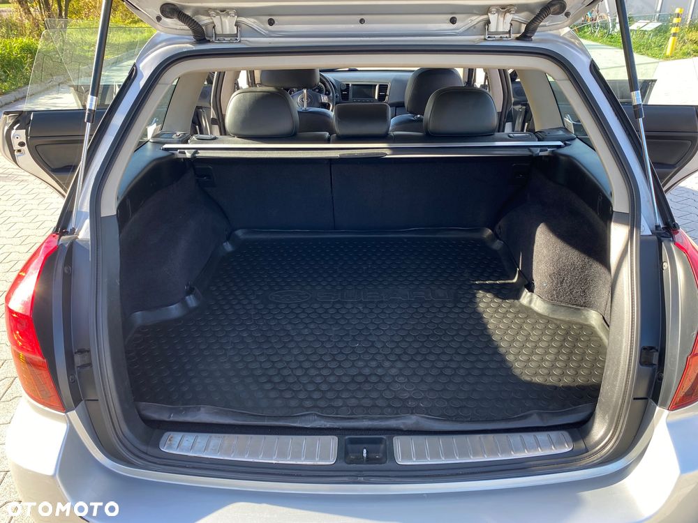 Subaru Legacy Kombi 3.0 H6 NAV - 19
