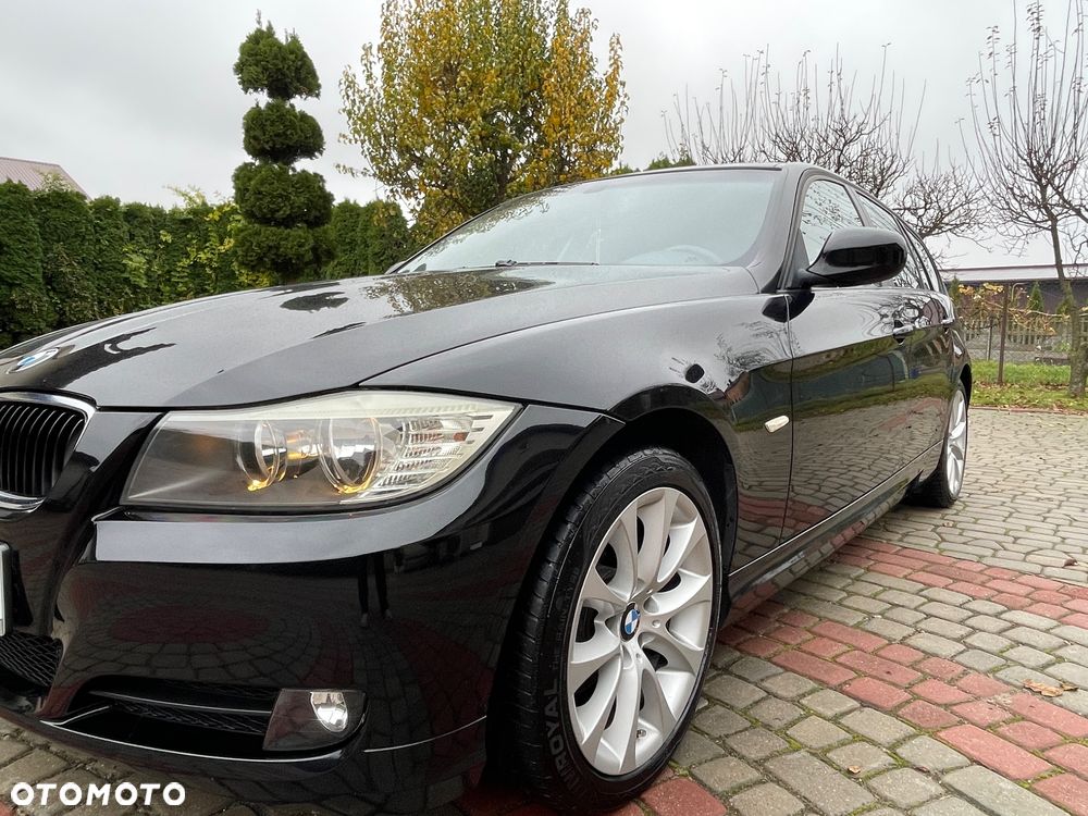 BMW Seria 3 318i Touring - 11