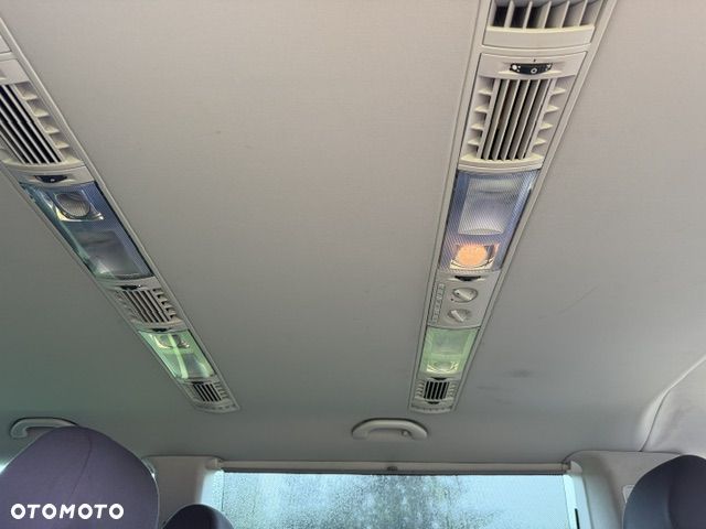 Volkswagen Caravelle - 16