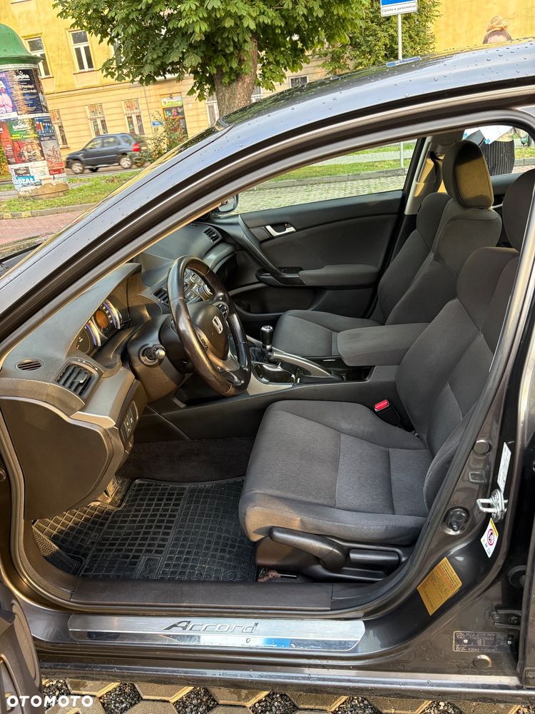 Honda Accord 2.0 Executive Nav - 17