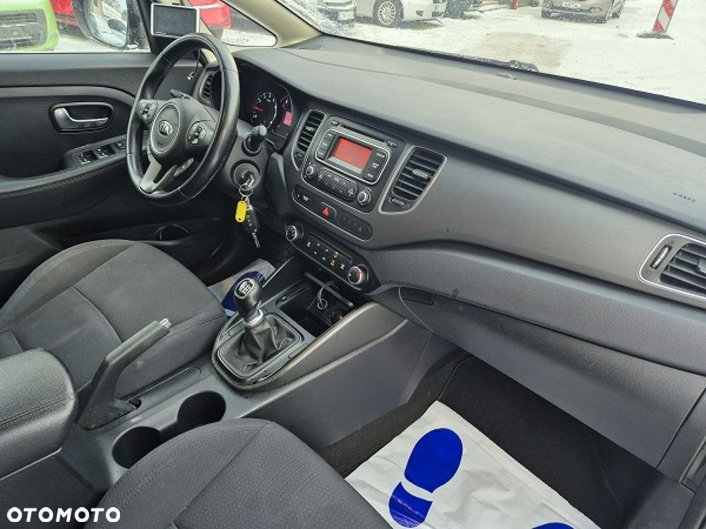 Kia Carens - 12