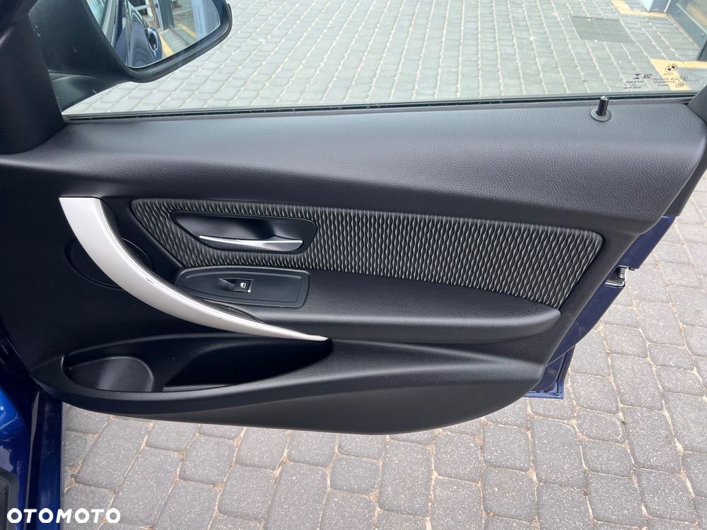 BMW Seria 3 318i Edition Luxury Line Purity - 30