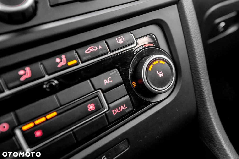 Volkswagen Golf 2.0 TDI DPF Highline - 31