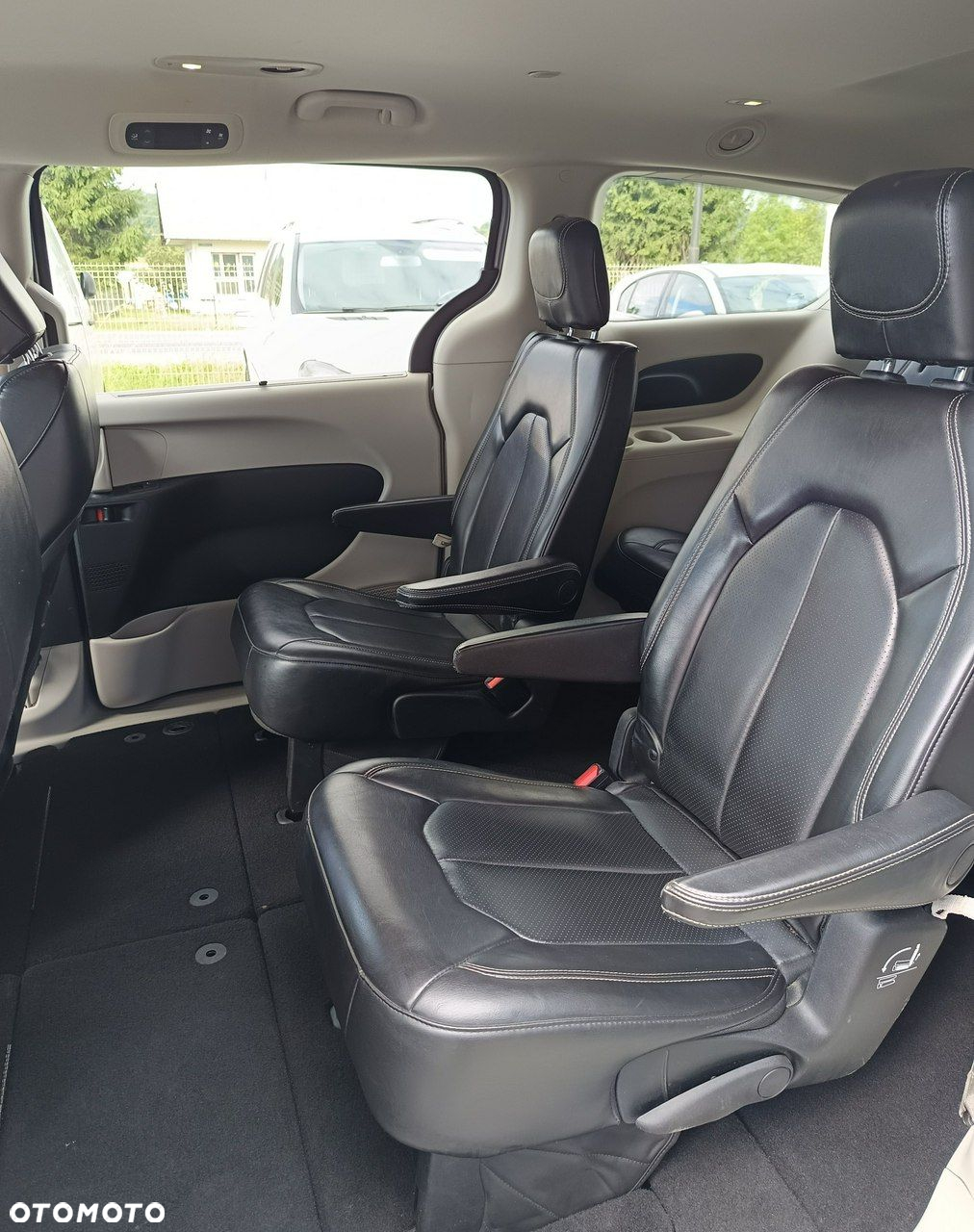 Chrysler Pacifica - 11
