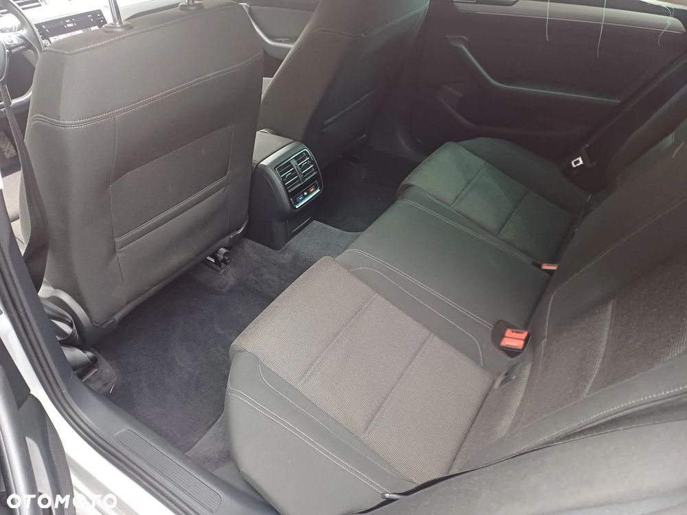 Volkswagen Passat 1.6 TDI (BlueMotion Technology) Comfortline - 21
