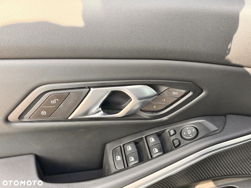 BMW Seria 3 M340i xDrive mHEV sport - 27