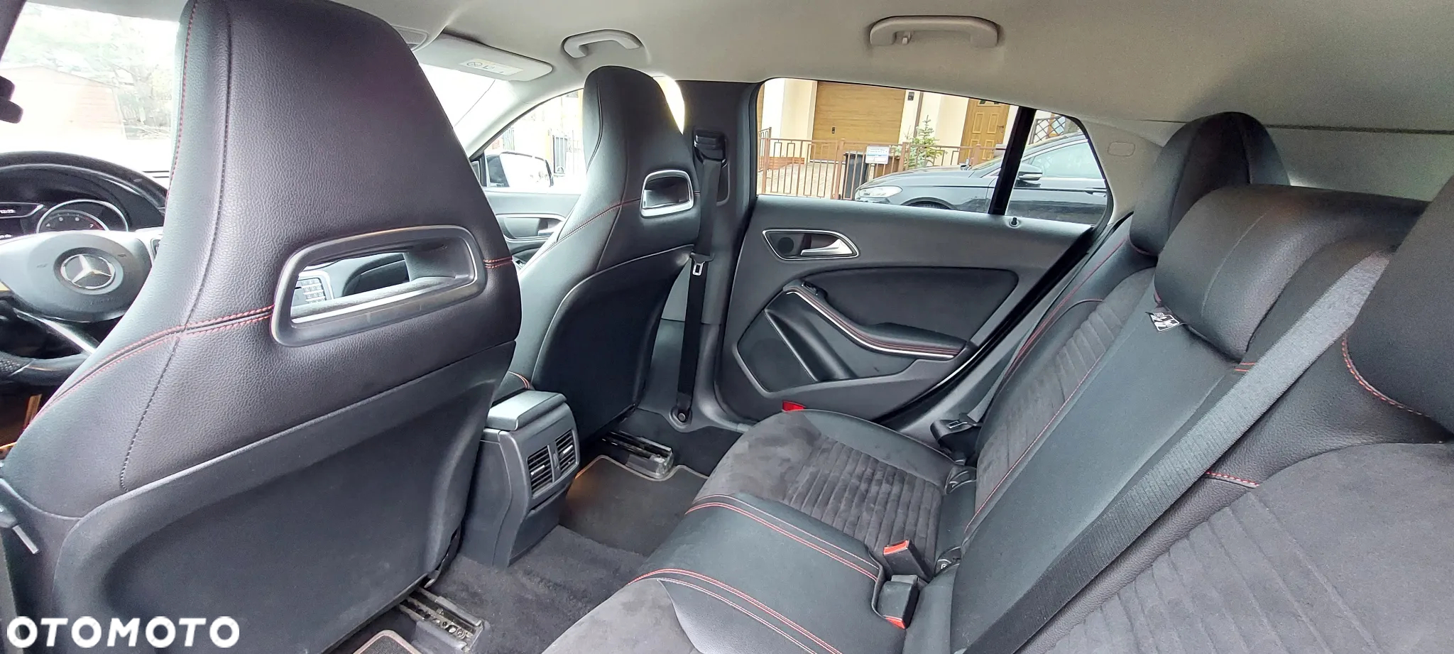 Mercedes-Benz CLA 220 4-Matic AMG Line - 10