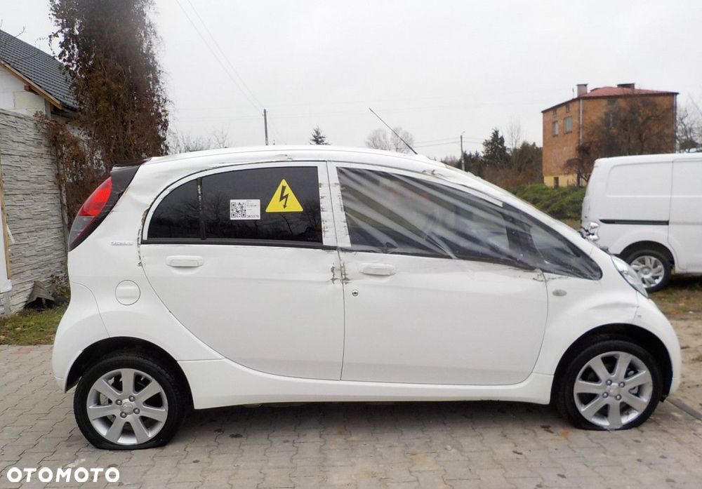 Peugeot iOn - 8