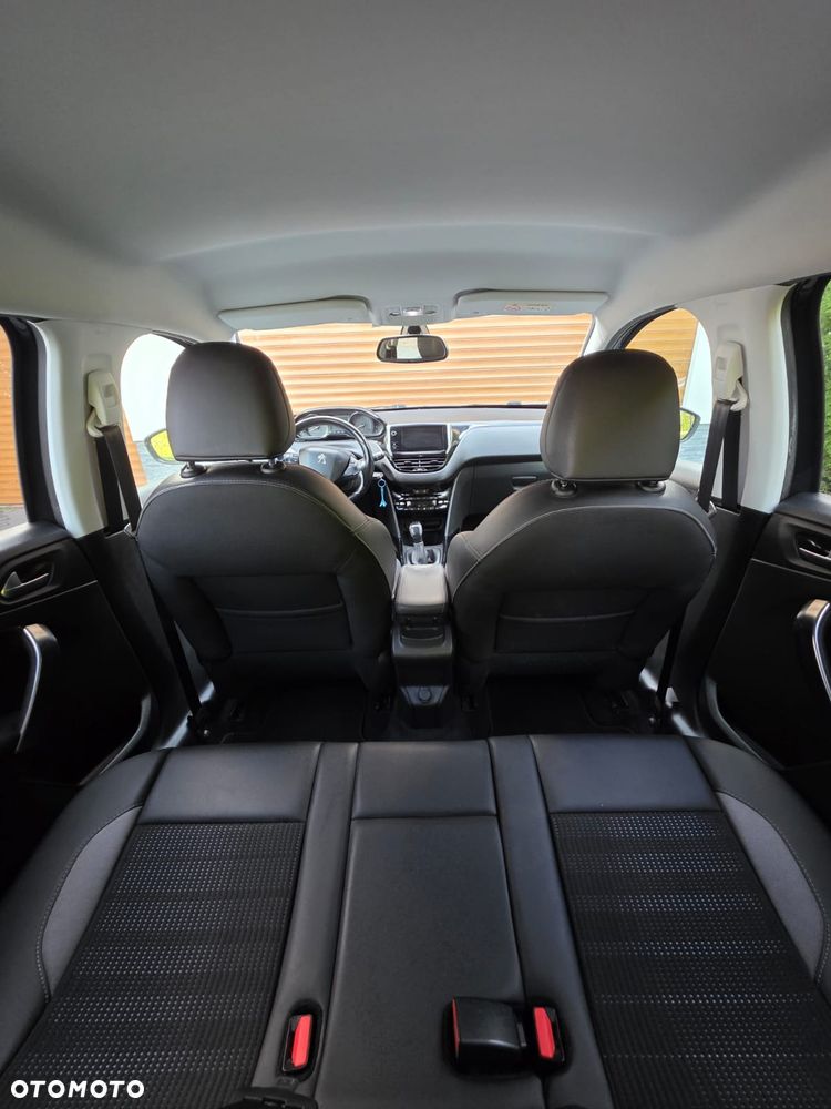 Peugeot 2008 1.2 Pure Tech Allure S&S - 12