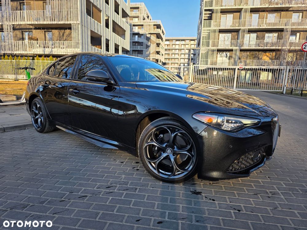 Alfa Romeo Giulia 2.0 Turbo 16V AT8-Q4 Estrema - 1