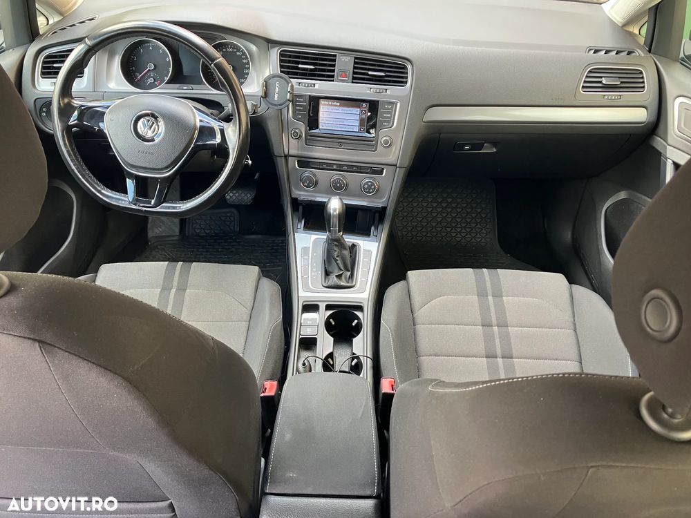 Volkswagen Golf - 10