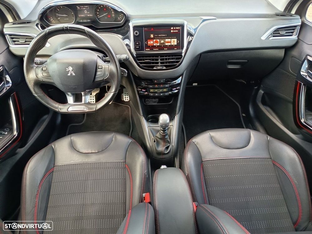 Peugeot 208 1.2 PureTech GT Line - 18