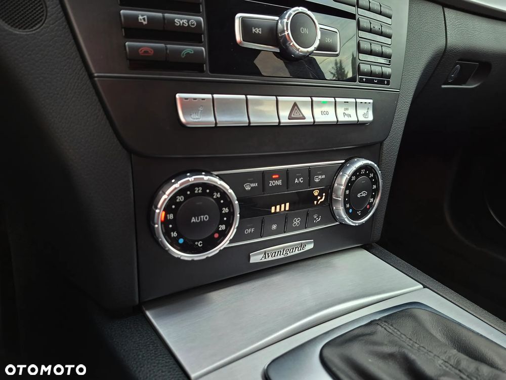 Mercedes-Benz Klasa C 180 BlueEFFICIENCY 7G-TRONIC Avantgarde - 28