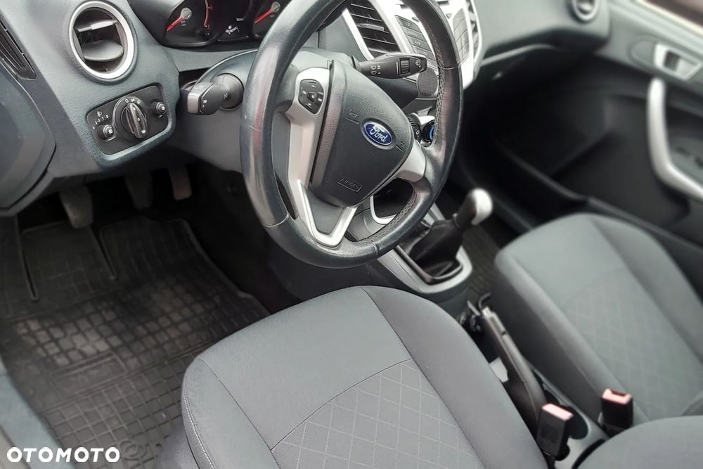 Ford Fiesta - 10