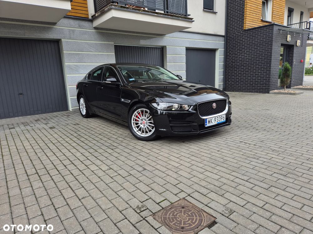 Jaguar XE 2.0 D Pure - 2