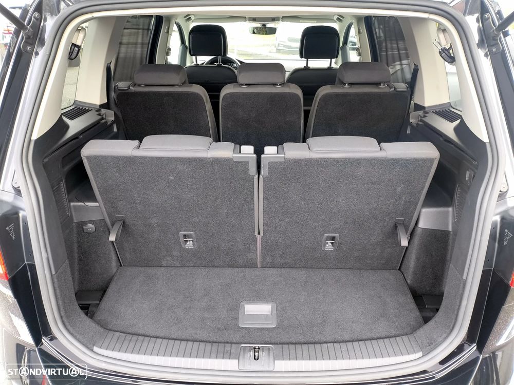 VW Touran 2.0 TDI Confortline - 11