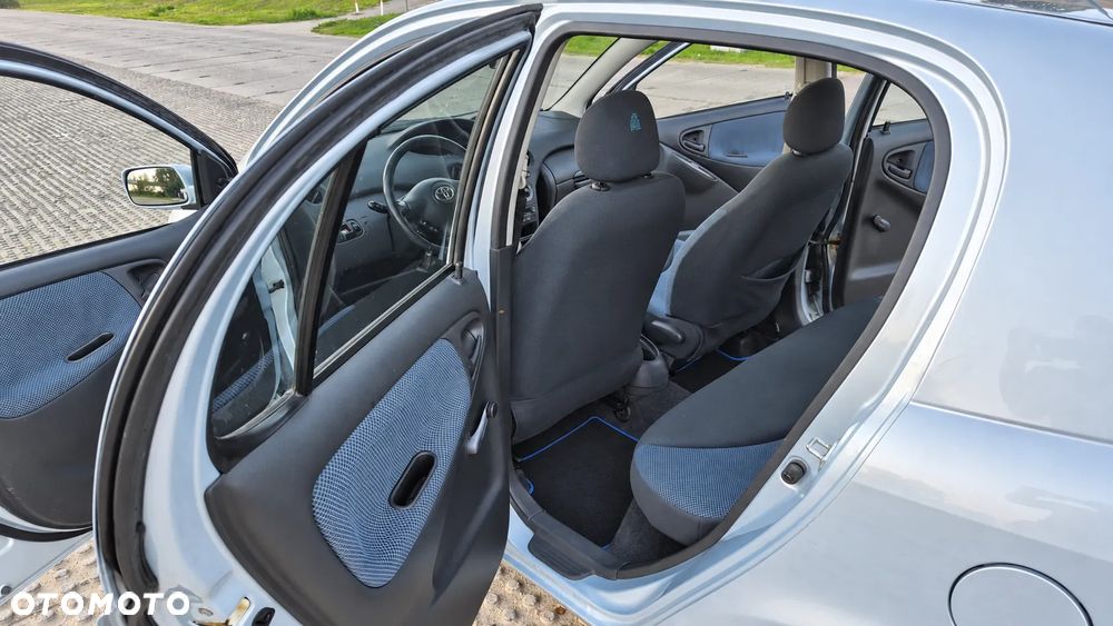 Toyota Yaris 1.0 Base - 10
