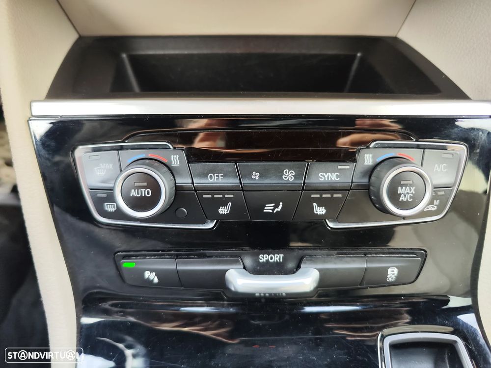 BMW 216 Active Tourer d Aut. Sport Line - 40