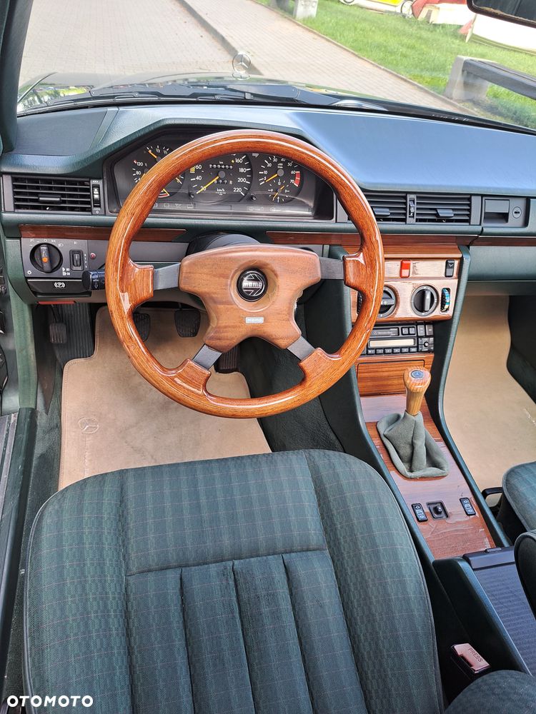Mercedes-Benz W124 (1984-1993) - 12