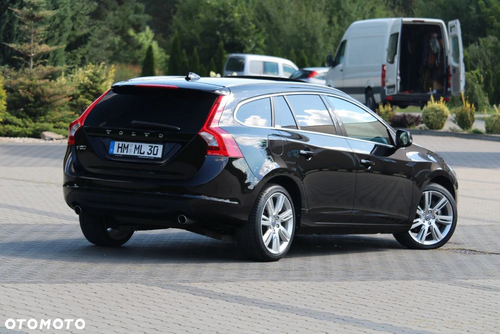 Volvo V60 D5 Summum - 8