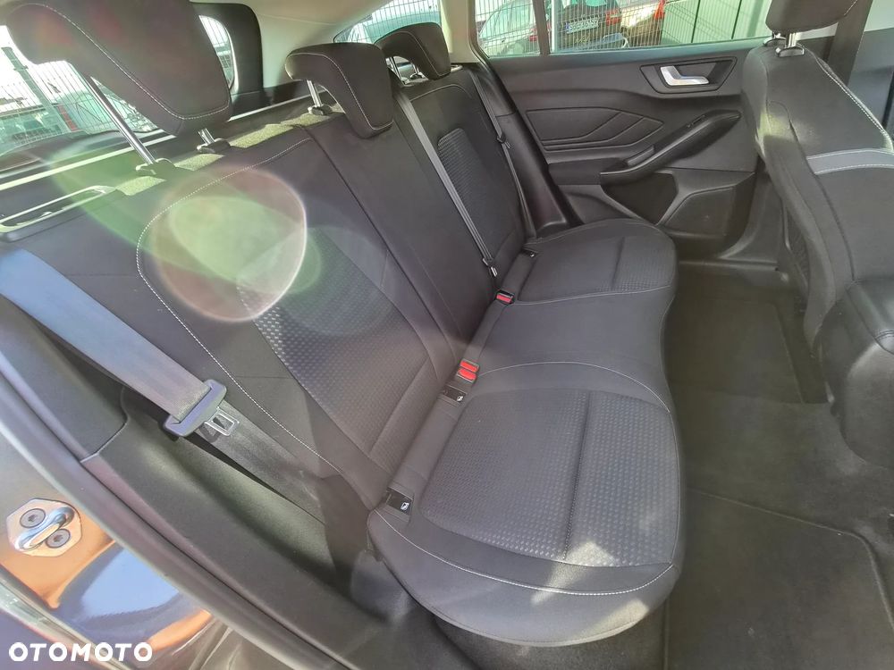 Ford Focus - 32
