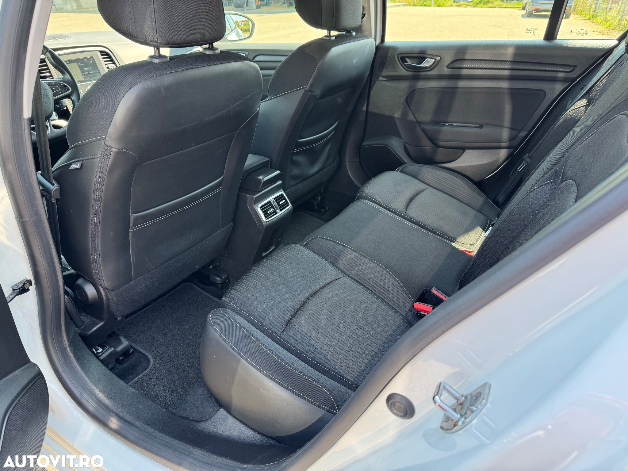 Renault Megane BLUE dCi 115 BUSINESS EDITION - 33