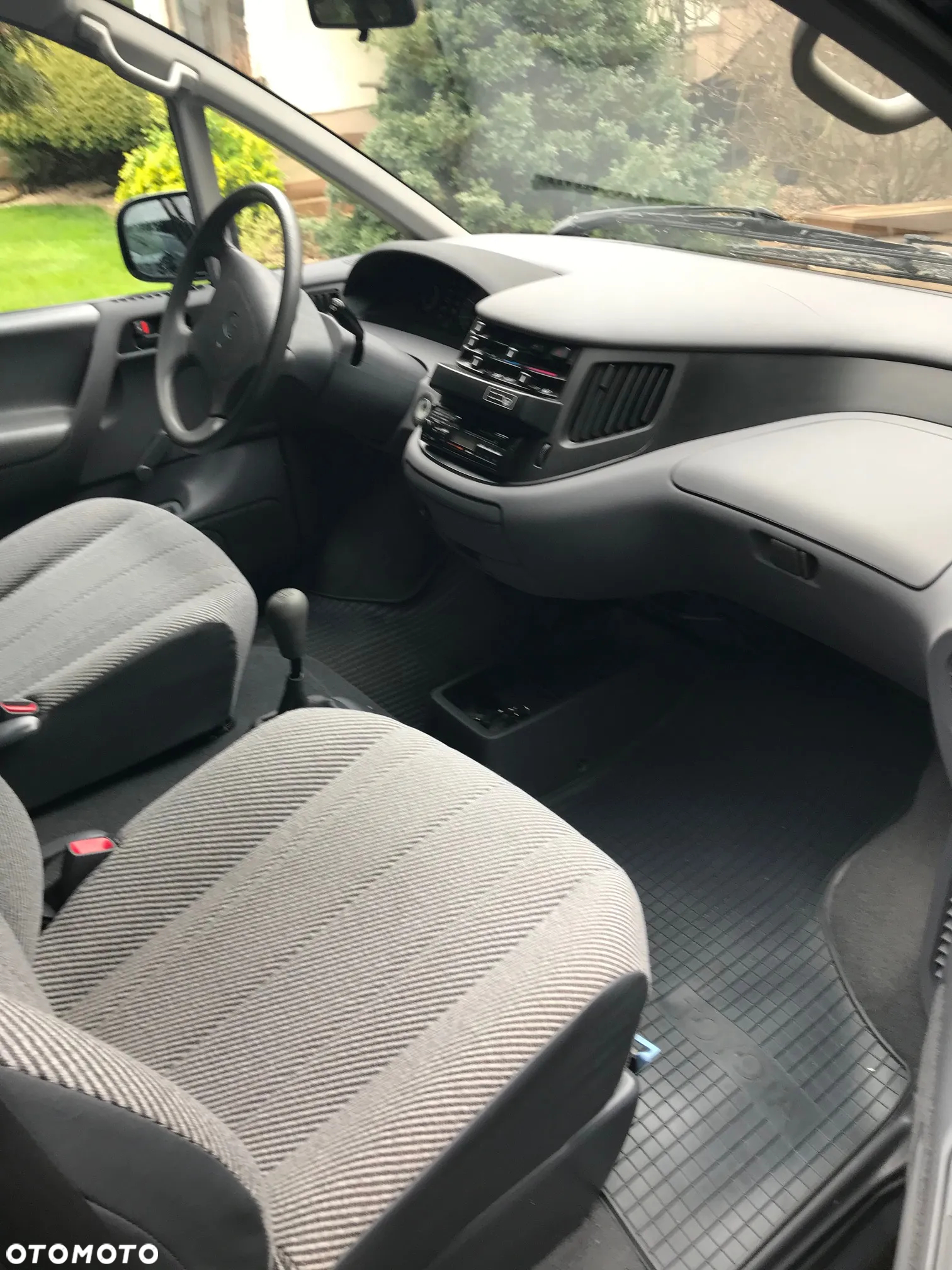 Toyota Previa - 4