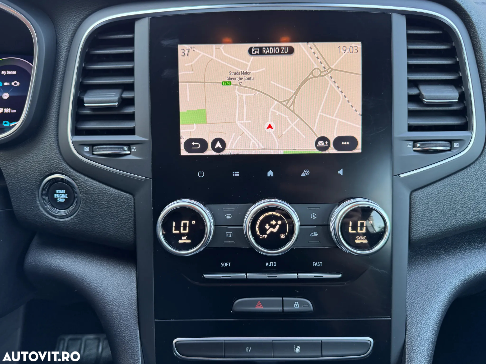 Renault Megane Grandtour E-TECH Plug-in 160 BUSINESS EDITION - 24