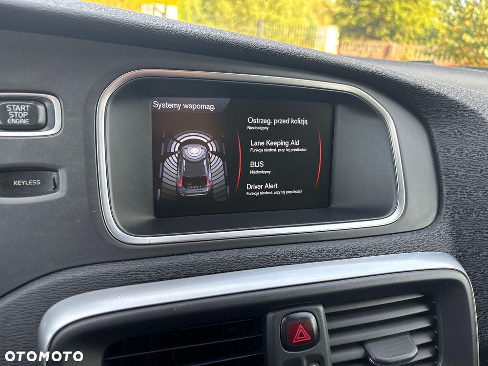 Volvo V40 Cross Country - 28