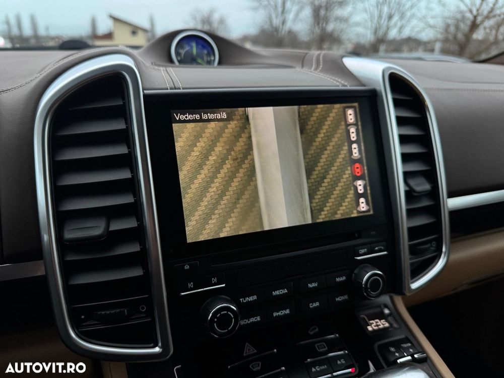 Porsche Cayenne - 16