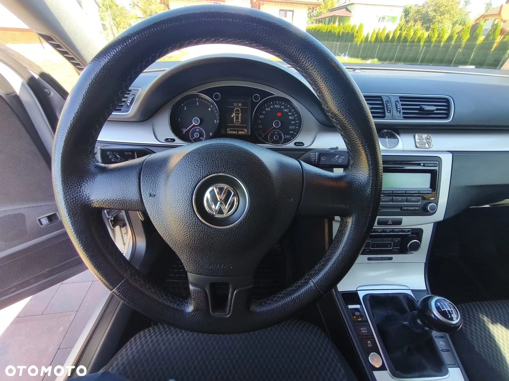 Volkswagen Passat 2.0 TDI Trendline - 17