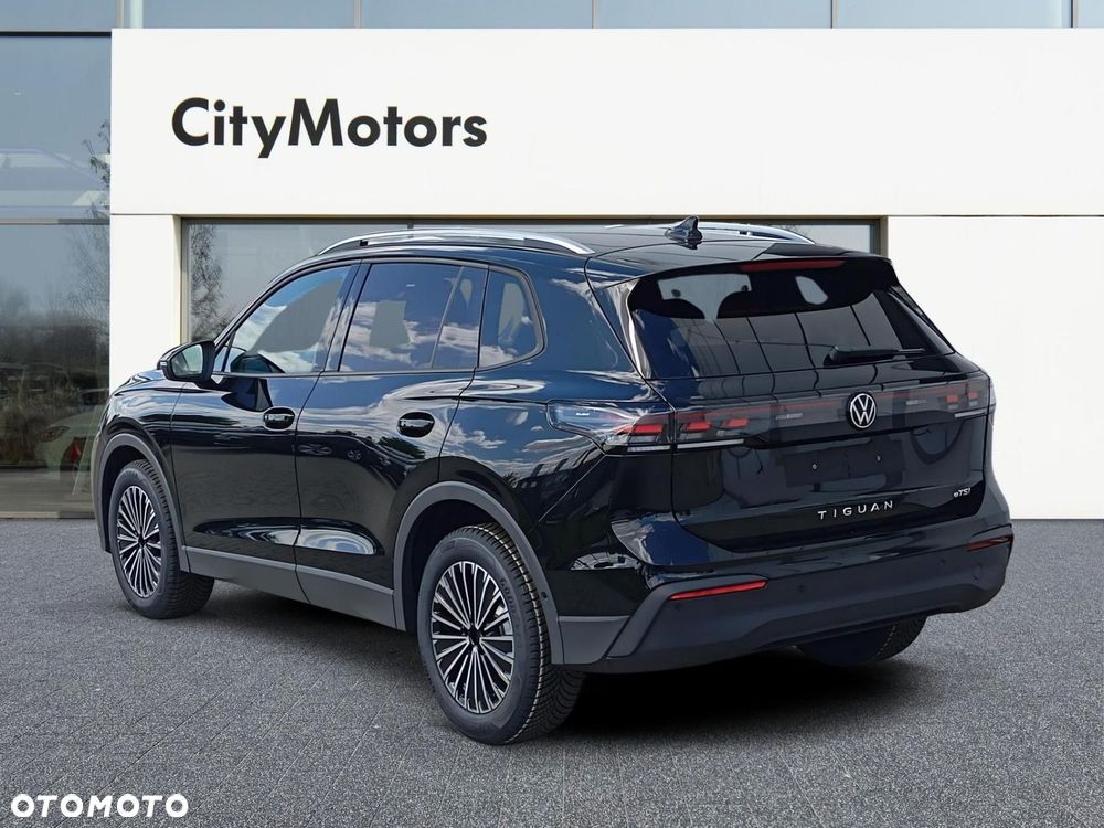 Volkswagen Tiguan - 10