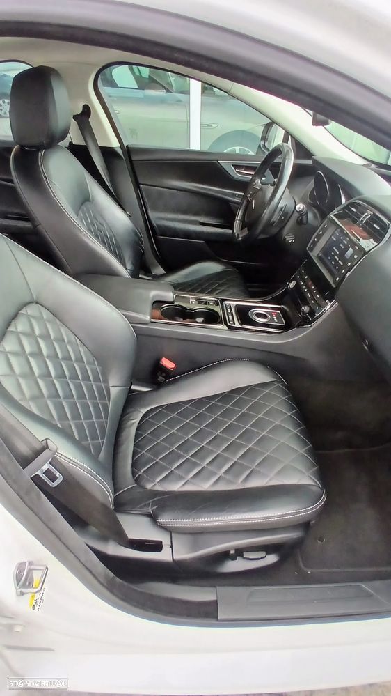 Jaguar XE 2.0 D Prestige Aut. - 18