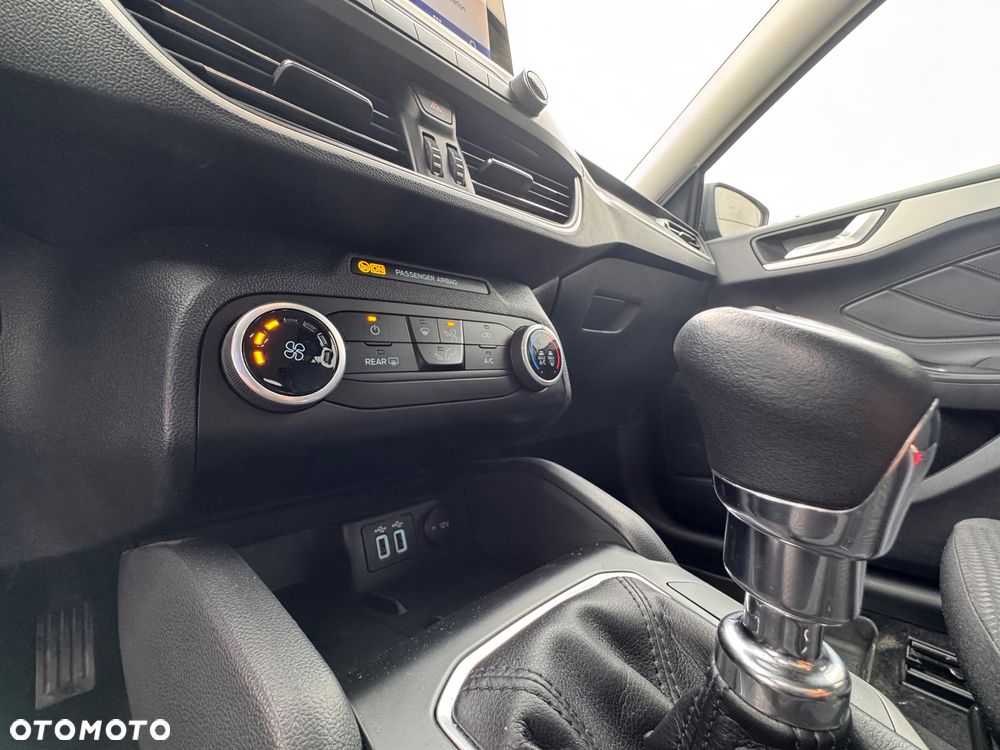 Ford Focus 1.0 EcoBoost Connected - 26