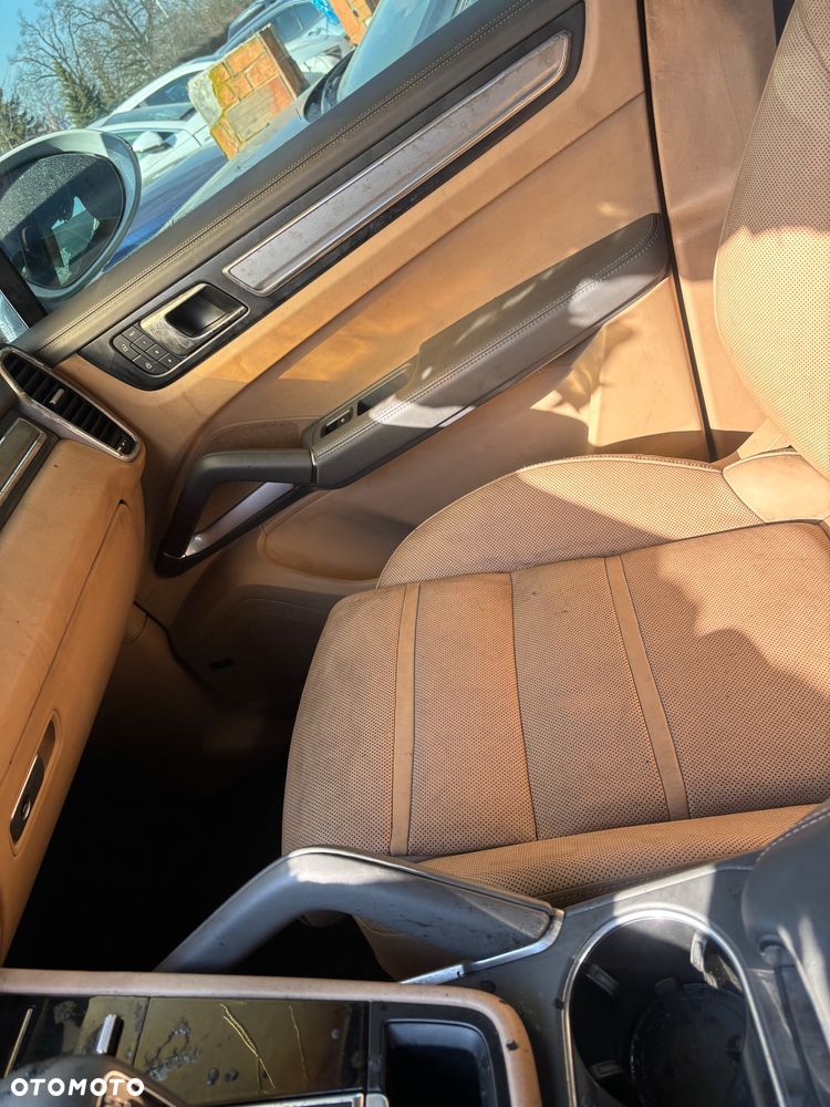 Porsche Cayenne - 7