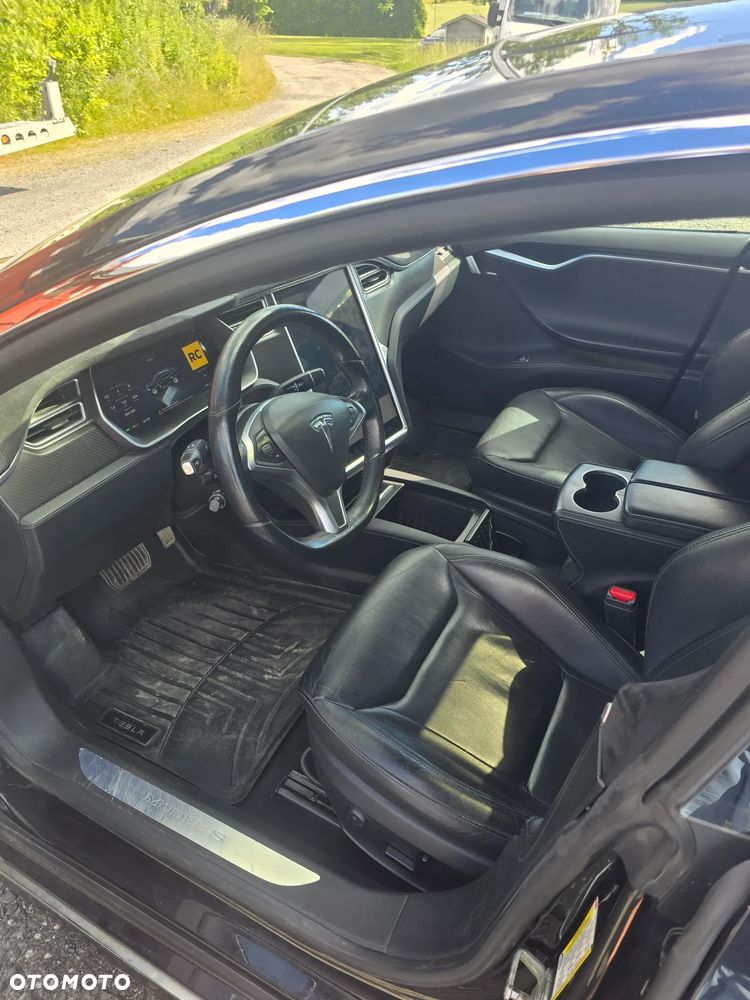 Tesla Model S - 5
