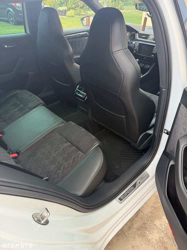 Skoda Superb 2.0 TDI Sportline DSG - 12
