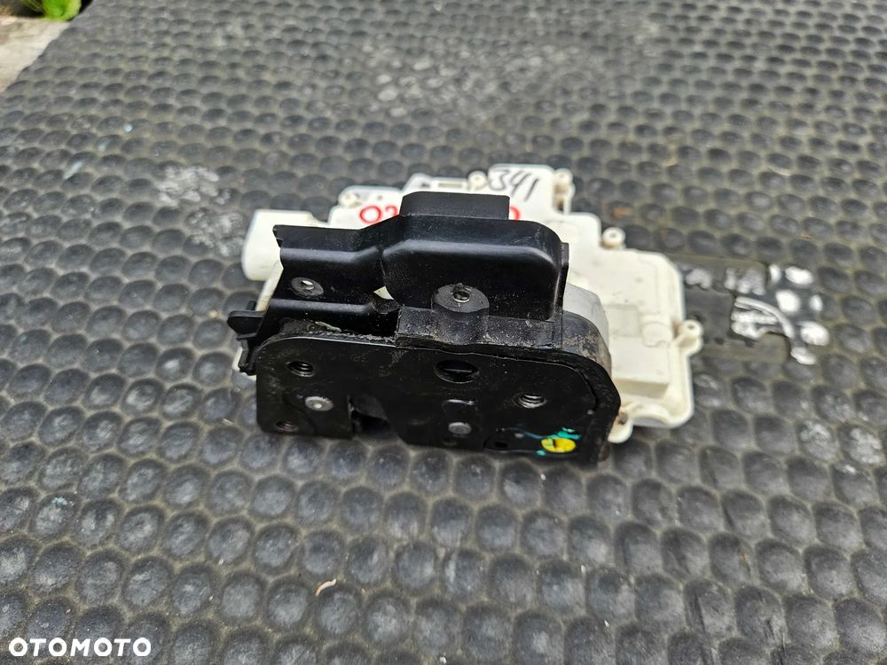 Zamek 7 8 Pin Zamki Drzwi 4F0839015 4F0839016 Tyl Tylny Prawy Lewy Audi A6 C6 A3 8P Sedan Kombi - 4