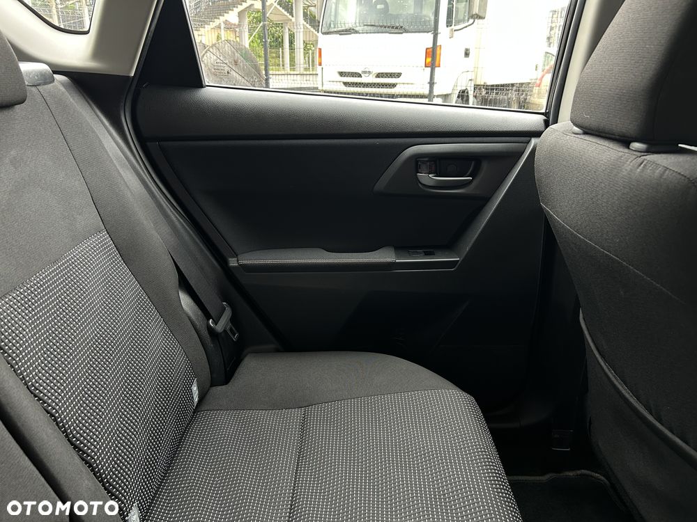 Toyota Auris - 24