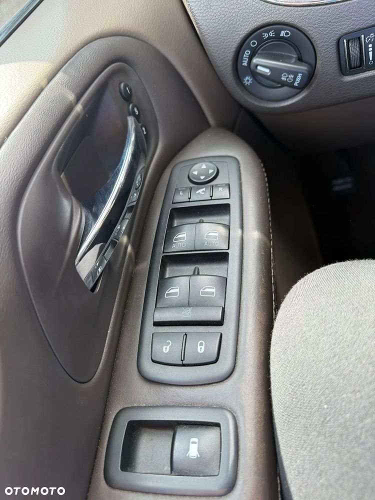 Lancia Voyager 3.6 Platinum Euro6 - 16