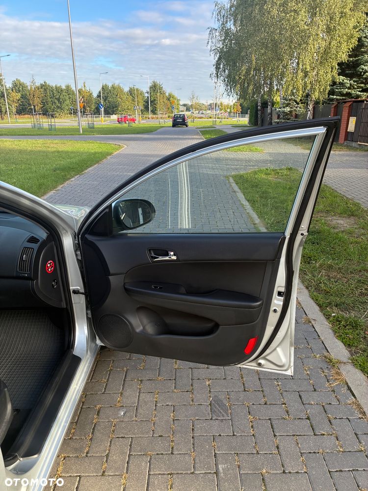 Hyundai i30 2.0 CRDi Premium - 12