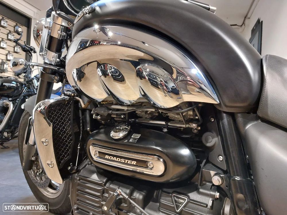 Triumph Rocket III Roadster - 8